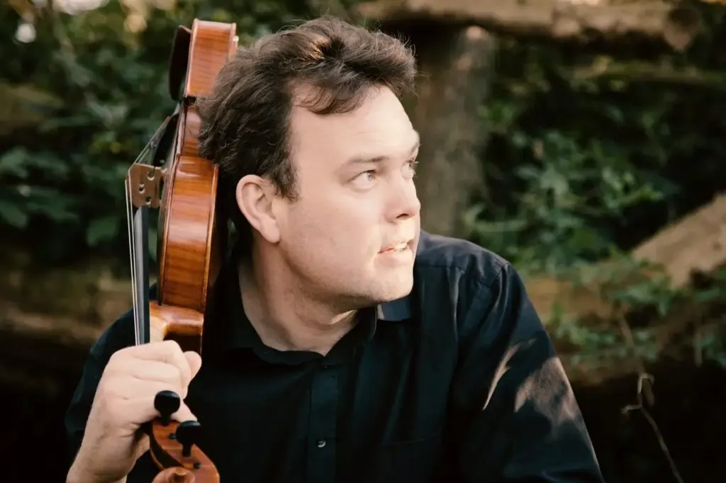 Portrait of violist Gareth Lubbe